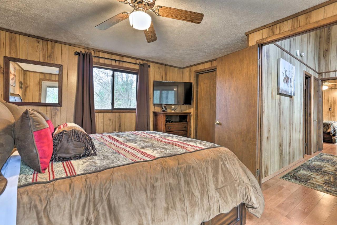 Bear Den Rustic Pocono Lake Home With Game Room! Eksteriør billede