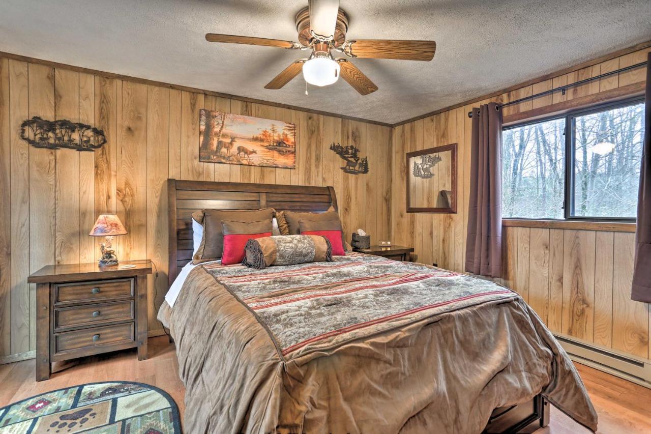 Bear Den Rustic Pocono Lake Home With Game Room! Eksteriør billede