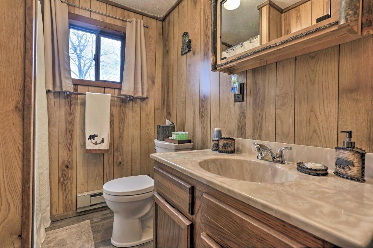 Bear Den Rustic Pocono Lake Home With Game Room! Eksteriør billede